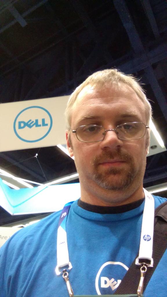 jksn17's tweet image. @SQLDBApros Selfie with the DELL Booth!! #dellsql