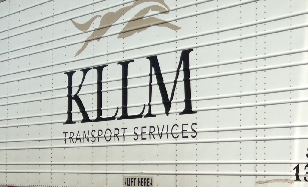 rsmith0253's tweet photo. KLLM etiquette
#KLLM #taking30 #cantpark
Petro I285 exit12 @ 1:45pm today. https://t.co/4Qi47x3WYC