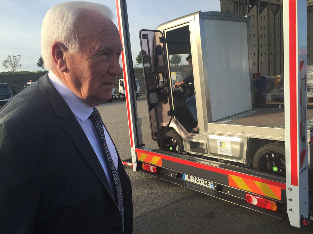duforestel's tweet photo. Emouvants 50 ans #Libner â St Maixent Rappel indéfectible soutien @poitoucharentes par @RoyalSegolene @JFMacaire https://t.co/7He1gWLnGa