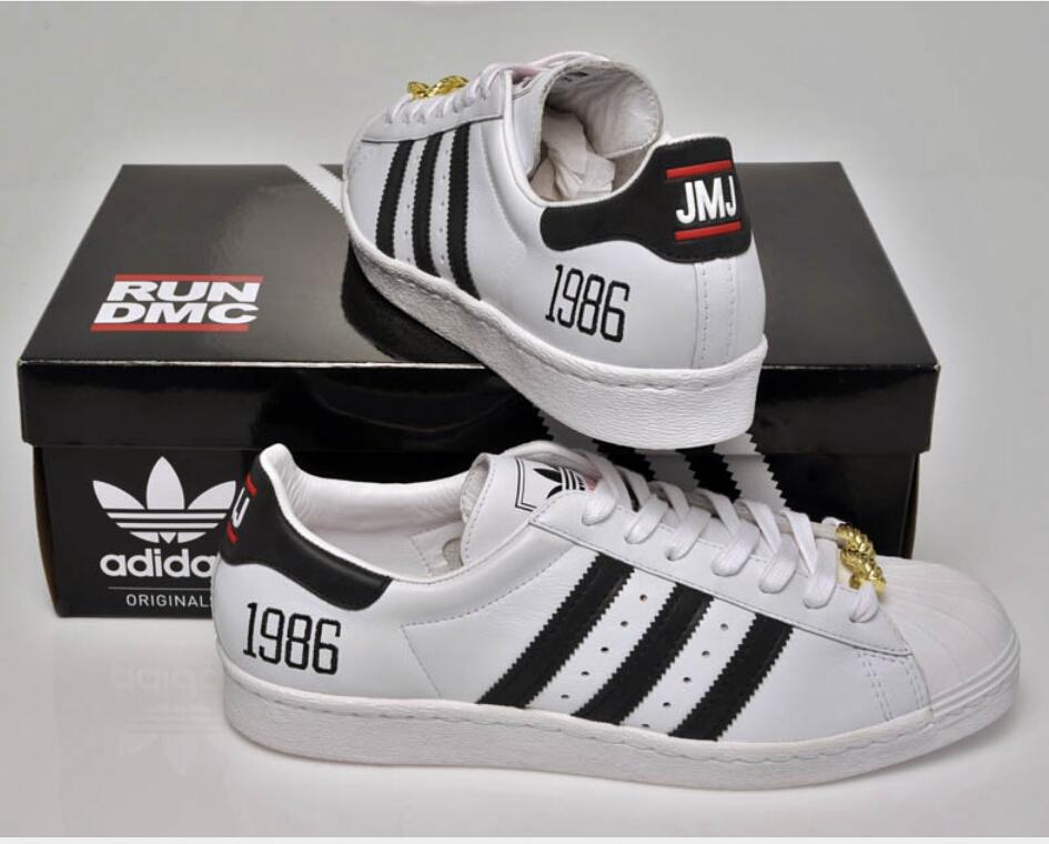 m_deep's tweet photo. Aw snap! Those r #FRESH! I missed hearin abt em ๐ @AbeFroman! Now these #kicks r still on my #NeedToCop list #RIPJMJ https://t.co/wRvR3IBcqW