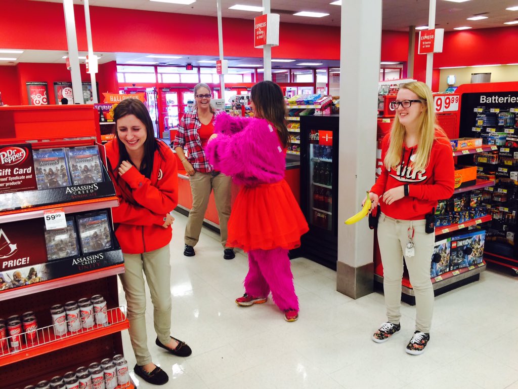 Courtney_Elbert's tweet photo. ##t1133! #Redcards! STL and GE dress up for 10 RCs! @JennaWalker422 @JennaWalker422 @adora337 @olson336 https://t.co/4oRBYsxbgs