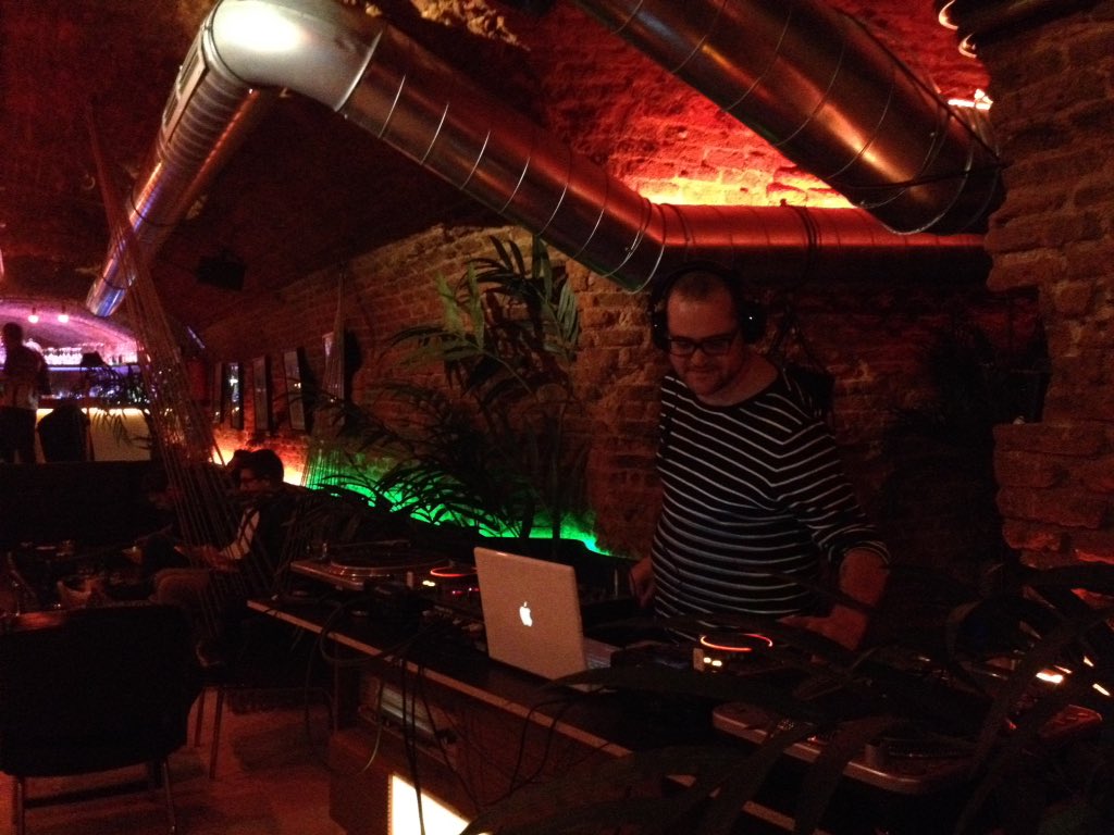 EL2CLUB's tweet photo. Fer Explosión !! Roll da Disco Funk !! ⚡️🔥🌴 https://t.co/Fe7bE1F7WL