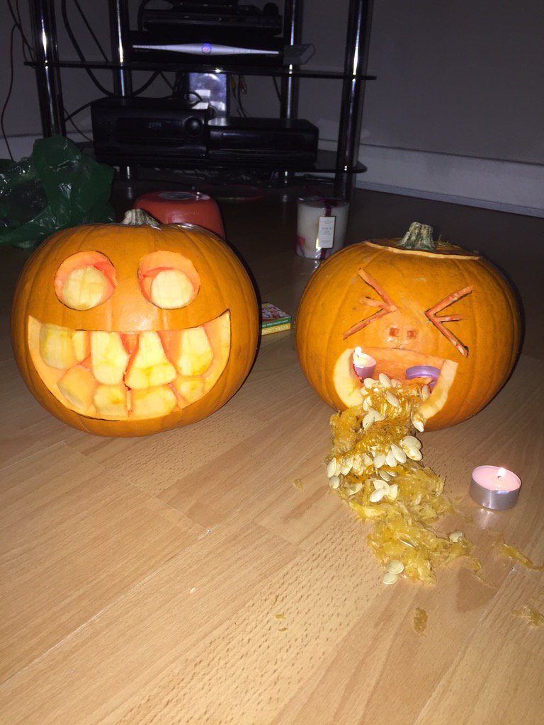 goonergav81's tweet photo. Not a bad effort 🎃 if I say so myself #Halloween #halloween2015 #PumpkinCreations #pumpkin https://t.co/STnrvgbR3K
