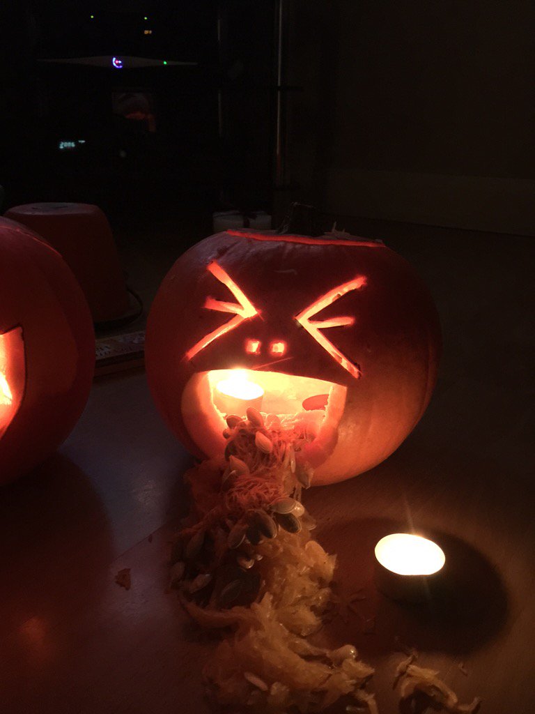 goonergav81's tweet photo. Not a bad effort 🎃 if I say so myself #Halloween #halloween2015 #PumpkinCreations #pumpkin https://t.co/STnrvgbR3K