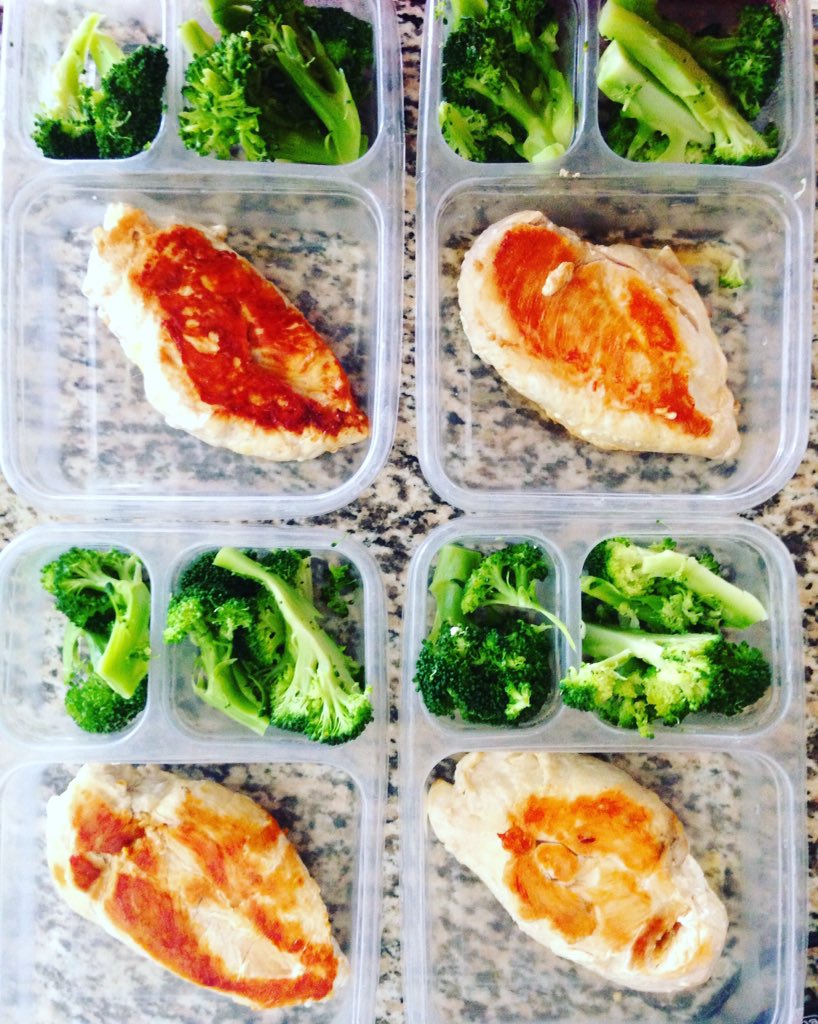 USARMYJAKE's tweet photo. Meal prep 😄
#chickenbreast #brocoli #devinphysique
#physicalchallenge DAY19👍#chestday #bench
#legday #nutrishop https://t.co/MWHI8gUFUY