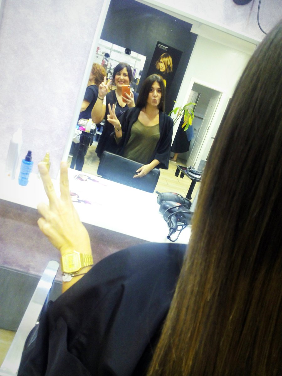 anita_sanchez88's tweet photo. Cambio de look de mano de @LdTroya #cortedepelo #californianas 😍😍 https://t.co/oAM1tSBVDN