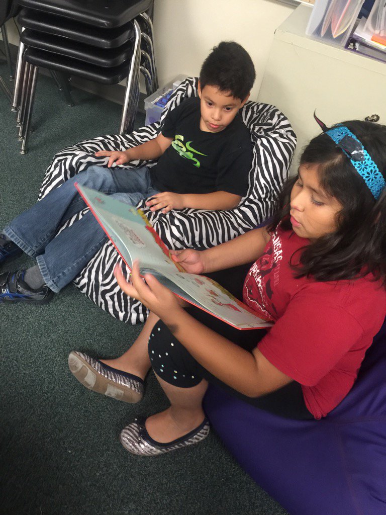 Forman5thGrade's tweet photo. Forman 5th and 2nd Reading buddies #Formanlearns #forman 2ndgrade #formanleaders https://t.co/4YayRNGTdZ