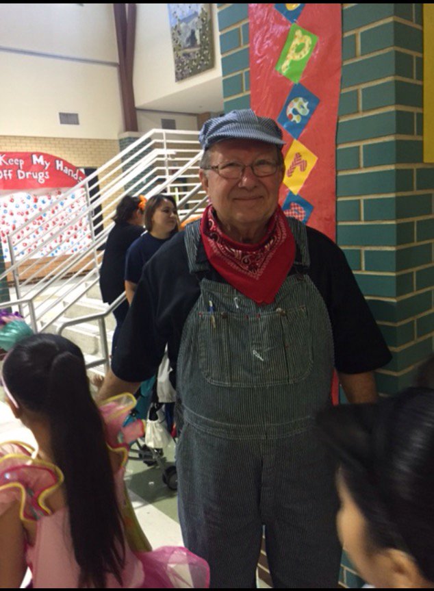 NISDMartin3rd's tweet photo. Our wonderful namesake, Mr. Martin, at our Martin Character Book Parade! https://t.co/xZizLmRVjX