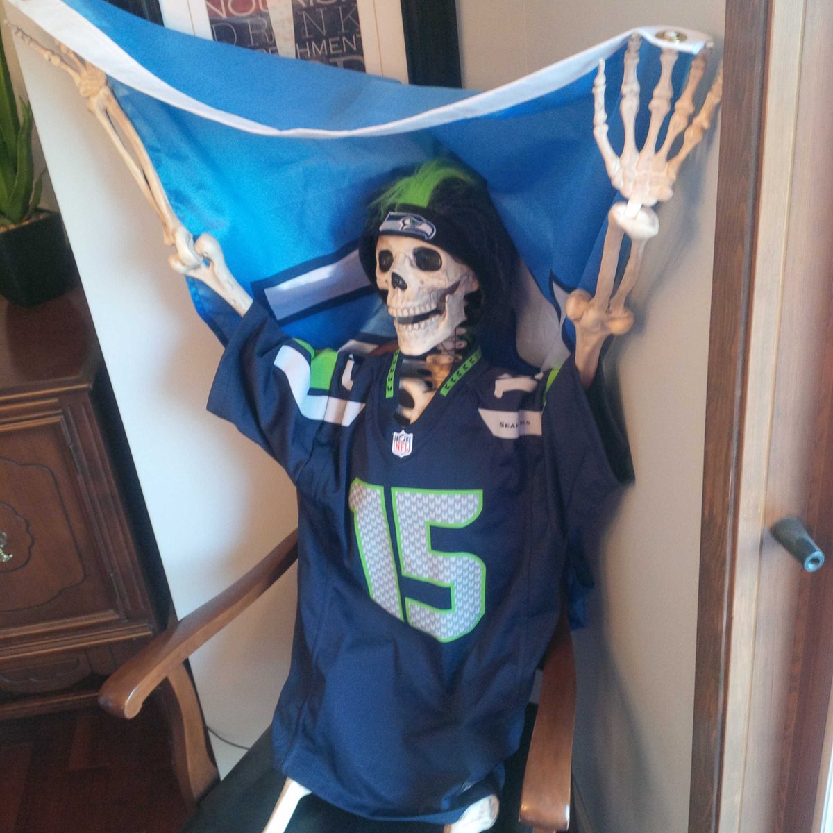 wilkydave's tweet photo. @Seahawks #boofriday https://t.co/QuLBBe7VW5