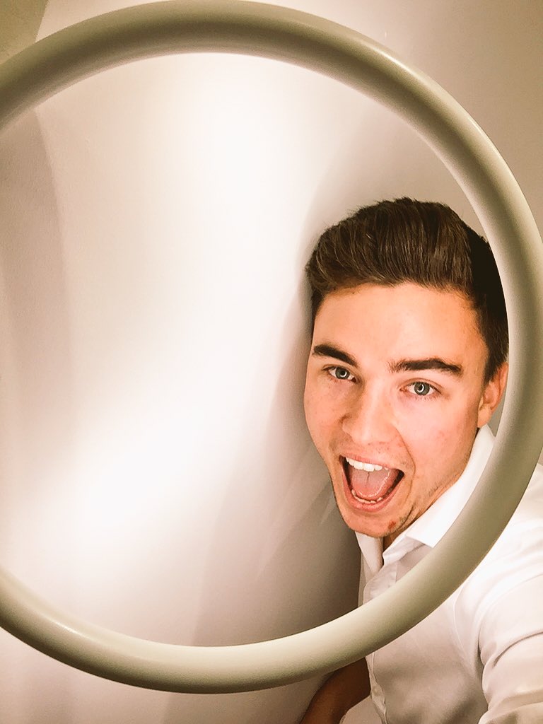 PatrickLourie's tweet image. @FlosWorldwide getting crazy here!! @PLDC2015 #pldc15 #flycatching #wallpiercing