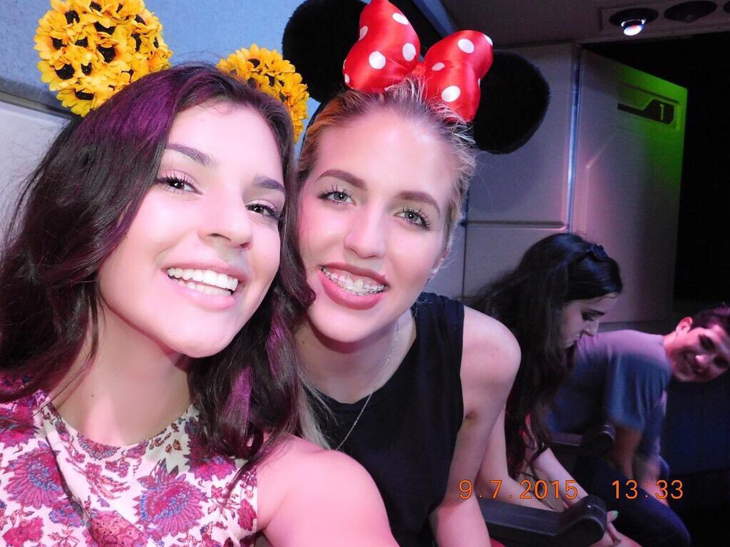 Laurenbernie's tweet photo. HAPPY BIRTHDAY BEAUTIFUL! 😍🎉👑🍭 I'm so glad I've become friends with you, you're amazing! Love you! #18 #watchfriends https://t.co/2Lu5QsC7BF