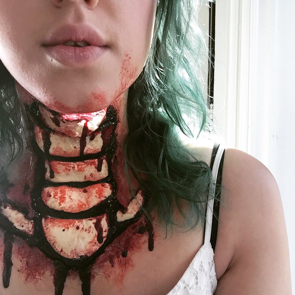 Floee09's tweet image. L'Halloween c'est pas fait pour être cute!!