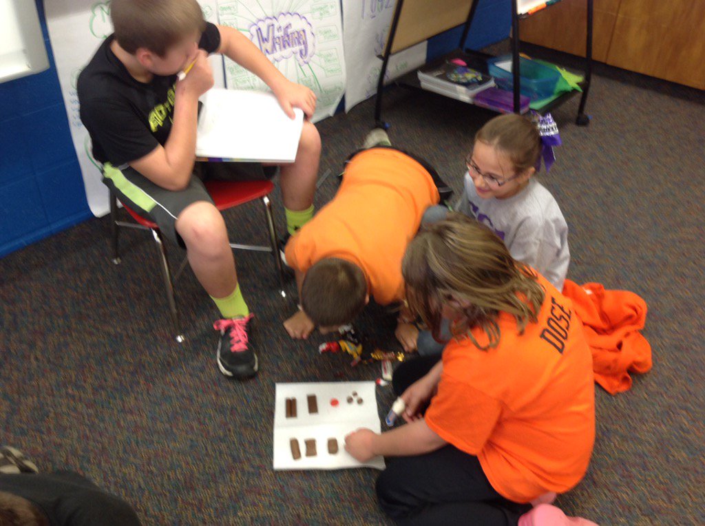 Mrs_Pieper05's tweet photo. Sink or float experiment with candy! #gslcultureofsuccess https://t.co/IVxtlsNeFu