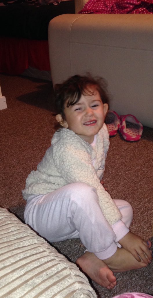 BecciBoon's tweet photo. Night with this little cutie 💜💛👧🏻 https://t.co/JuMaiNVC5F