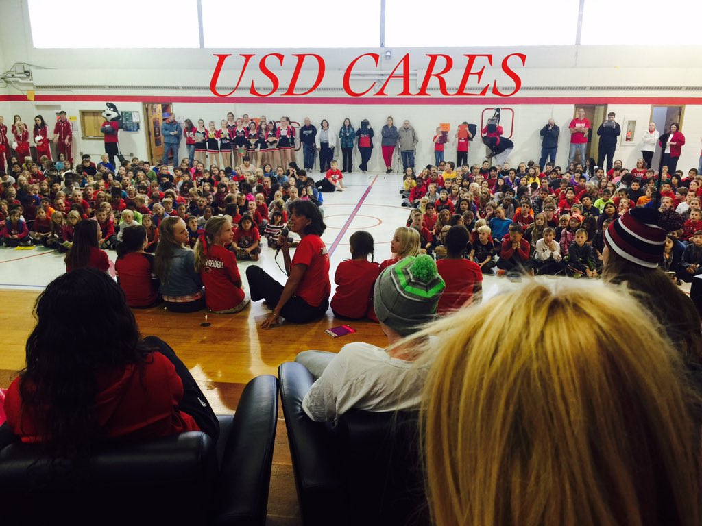 SDCoyotesWBB's tweet photo. Thank you Jolley for allowing us to be on your team again! We believe in you! Keep Reading! #USDCARES https://t.co/B2UReUomUH