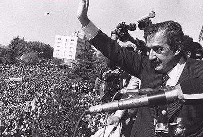 JJuaneda's tweet photo. Hace 32 años un hombre junto a todo un país, recuperaban la #Democracia para todos los tiempos.
#GraciasAlfonsin https://t.co/w8cF9wNSxx
