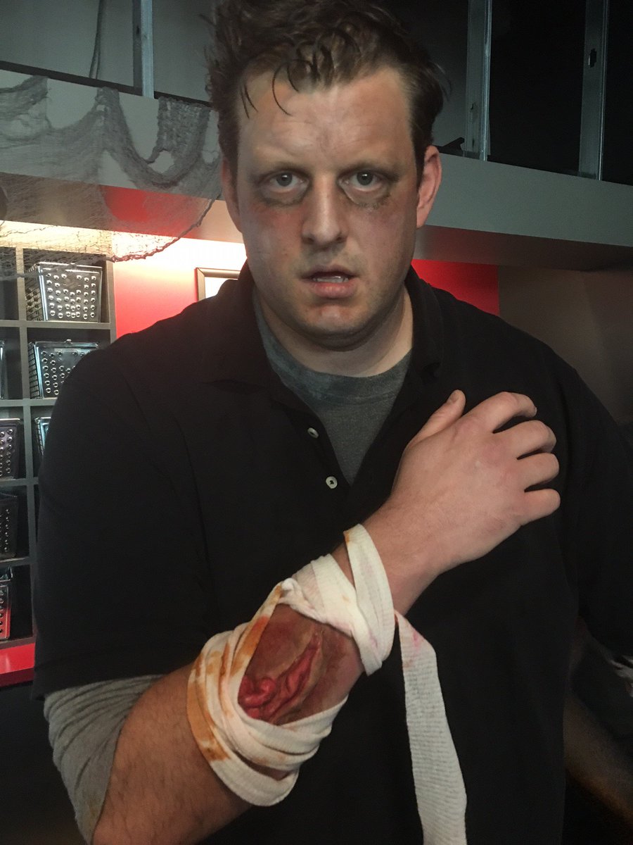 WoTBlitz's tweet photo. Looks like we are having some zombie issues in the office. Tune in to the #WGScreamStream 

https://t.co/CJVlliEtl0 https://t.co/AUUKwnai0F