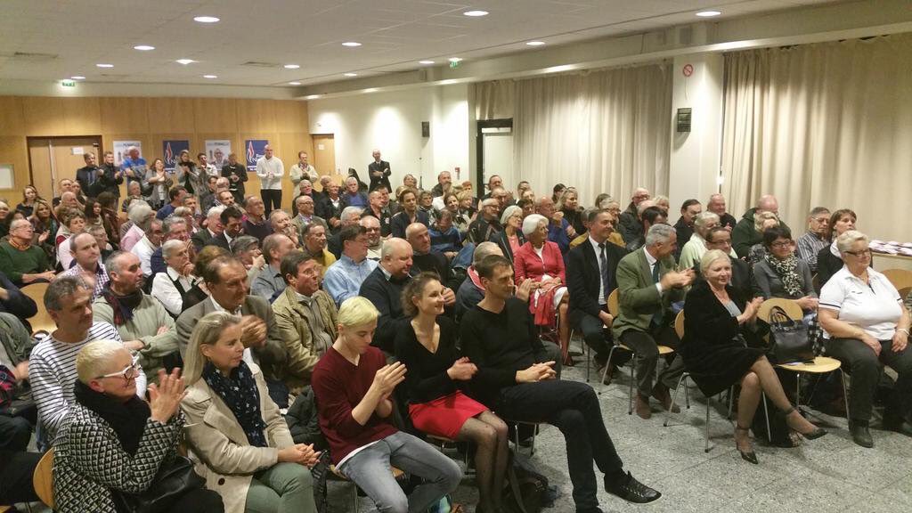 Gilles_Lebreton's tweet photo. A #Dinan pour soutenir @GillesPennelle, notre candidat en #Bretagne, devant une salle remplie pour l'occasion ! https://t.co/NjFCBxRWA0