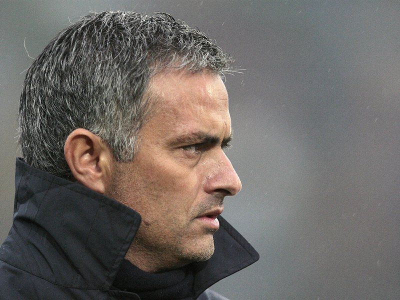 goal's tweet photo. Real Madrid want Mourinho back - Calderon https://t.co/vqpDYugY4y https://t.co/nJKU6aN9gJ