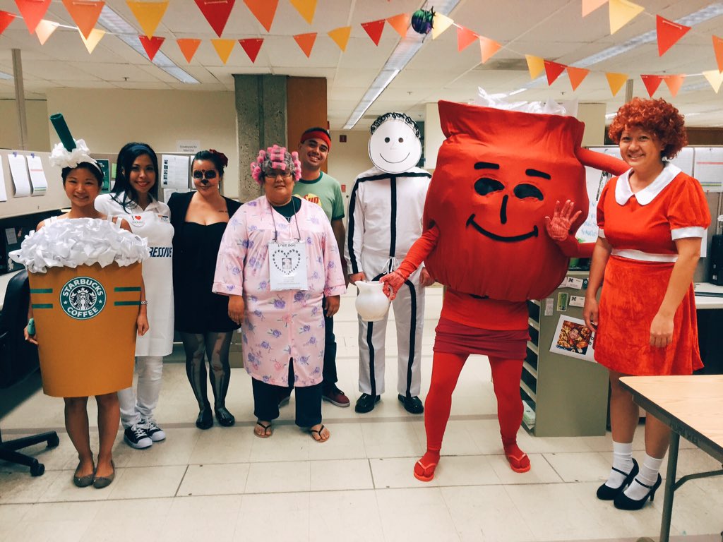 ManoaAdmissions's tweet photo. The Admissions Office is ready for Halloween! #UHMLife #FacesOfManoa https://t.co/LyzOfhvSDU