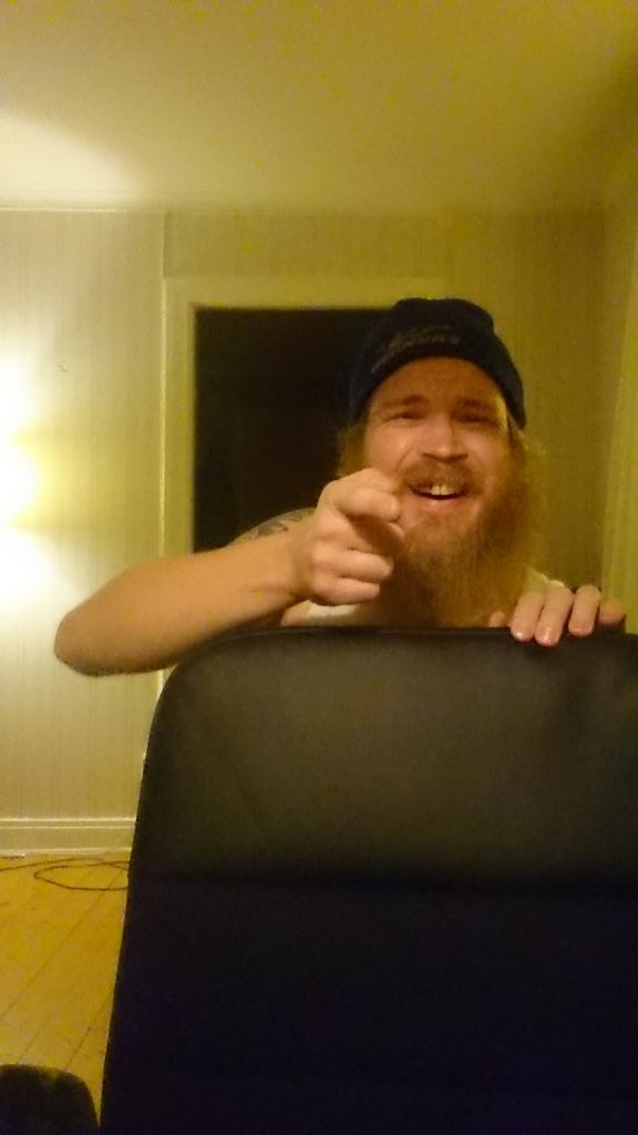 jefvelberg's tweet photo. @JockeNilsson84 var tvungen o zoom men jaa! Inte helt olikt! @metrosverige https://t.co/MgaBPqoom8