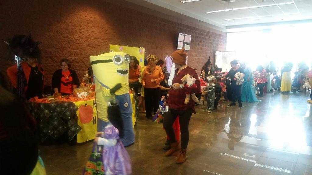 angible40's tweet image. Great turnout at HeadStart Halloween party!!!
