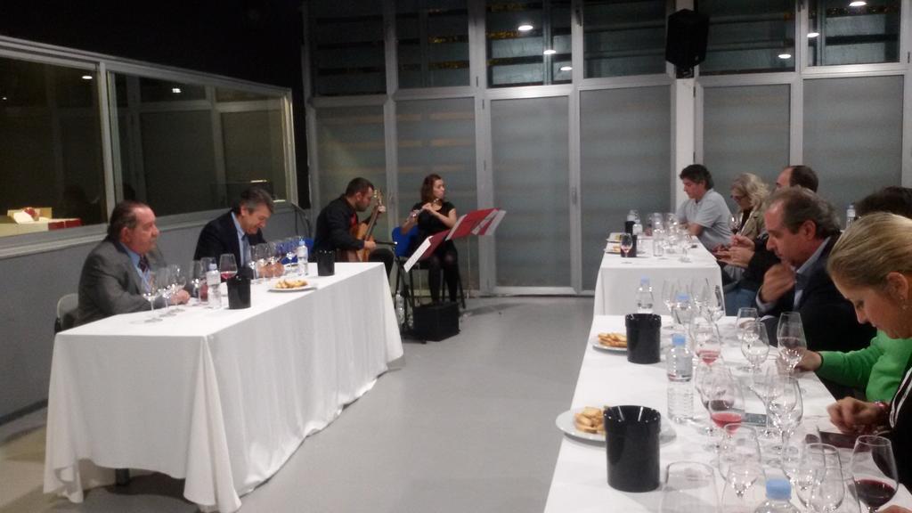 DOCigales's tweet photo. César Saldaña @VinosJerez y Pascual Herrera @DOCigales describen los Cigales acompañados de bandas sonoras https://t.co/bKAEFIFqel