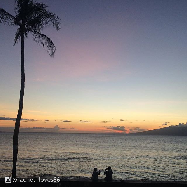 gohawaii's tweet photo. Sunsets happen everywhere in the world. But they're #betterinhawaii. #LetHawaiiHappen https://t.co/kg0A9QpS4w