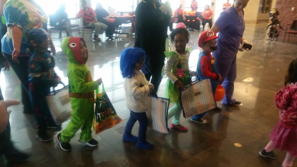 angible40's tweet image. Great turnout at HeadStart Halloween party!!!
