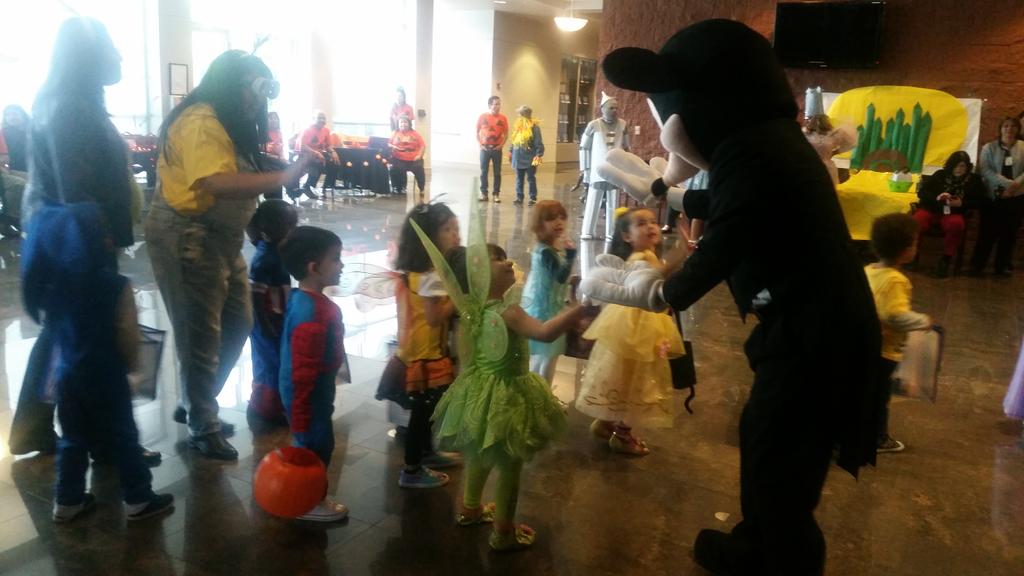 angible40's tweet image. Great turnout at HeadStart Halloween party!!!