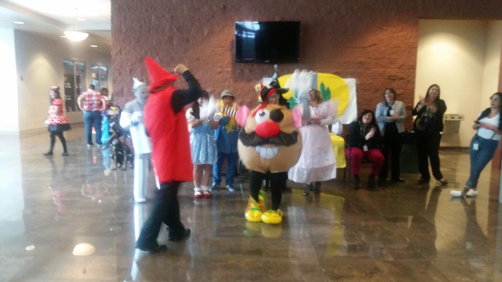 angible40's tweet image. Great turnout at HeadStart Halloween party!!!