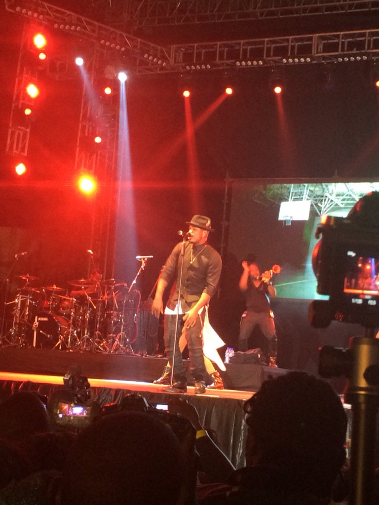 odekeys's tweet photo. Ne-Yo is so sick of love songs #NeyoConcert #PopAndJam @newvisionwire @UrbanTVUganda @XfmUG https://t.co/bIcuZDhUGS