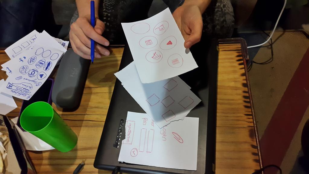 soyluchobolivar's tweet photo. Prototipo Grupo "Clip" - Lean Startup Motion Buenos Aires #LSMBA #startups #business @cata_giacomucci @diego_dacol https://t.co/cZQEdc5Wzs