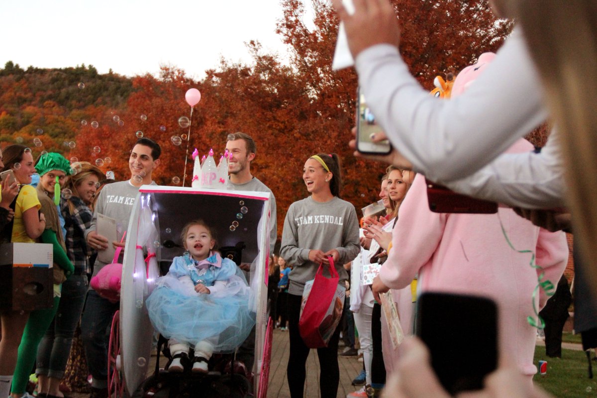 QuinnipiacU's tweet photo. 200 #Quinnipiac students transformed a girl's dream of becoming Cinderella into a reality - https://t.co/fqrefbagbt https://t.co/vznejy1FOj