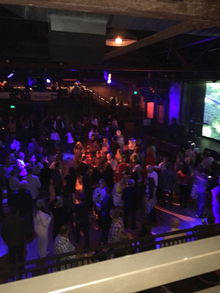 bills3's tweet photo. The crowd is ready for Thriller! #howlsandgrowls https://t.co/rHa39UCy1T