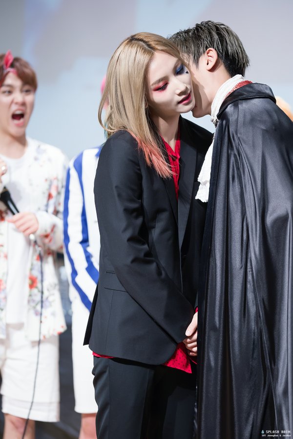 CSm502AXIAAZeNw.jpg:large