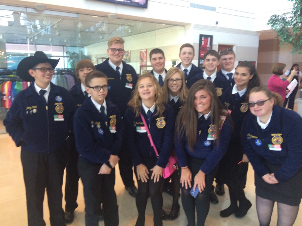 fchsagffa's tweet photo. Papa Johns tour! We actually met the founder "Papa John" 🍕💙💛💙 https://t.co/xitzY7rEeR
