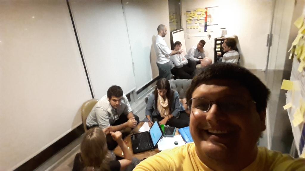soyluchobolivar's tweet photo. Prototipando Grupo "Clip" App Para Profesores Metodológica #LSMBA #startups #negocios @cata_giacomucci @diego_dacol https://t.co/pDcsWua7V6
