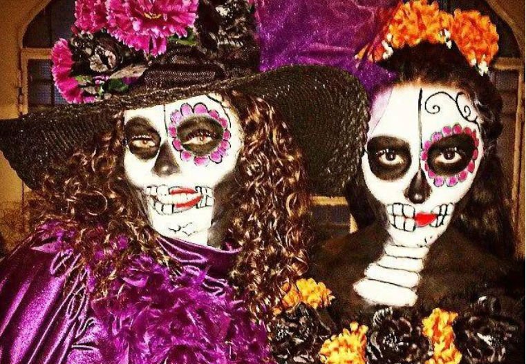 ElUniversalDF's tweet image. #DíaDeMuertos Catrinas y Catrines llenarán de color y muerte este fin bit.ly/1REkHdD