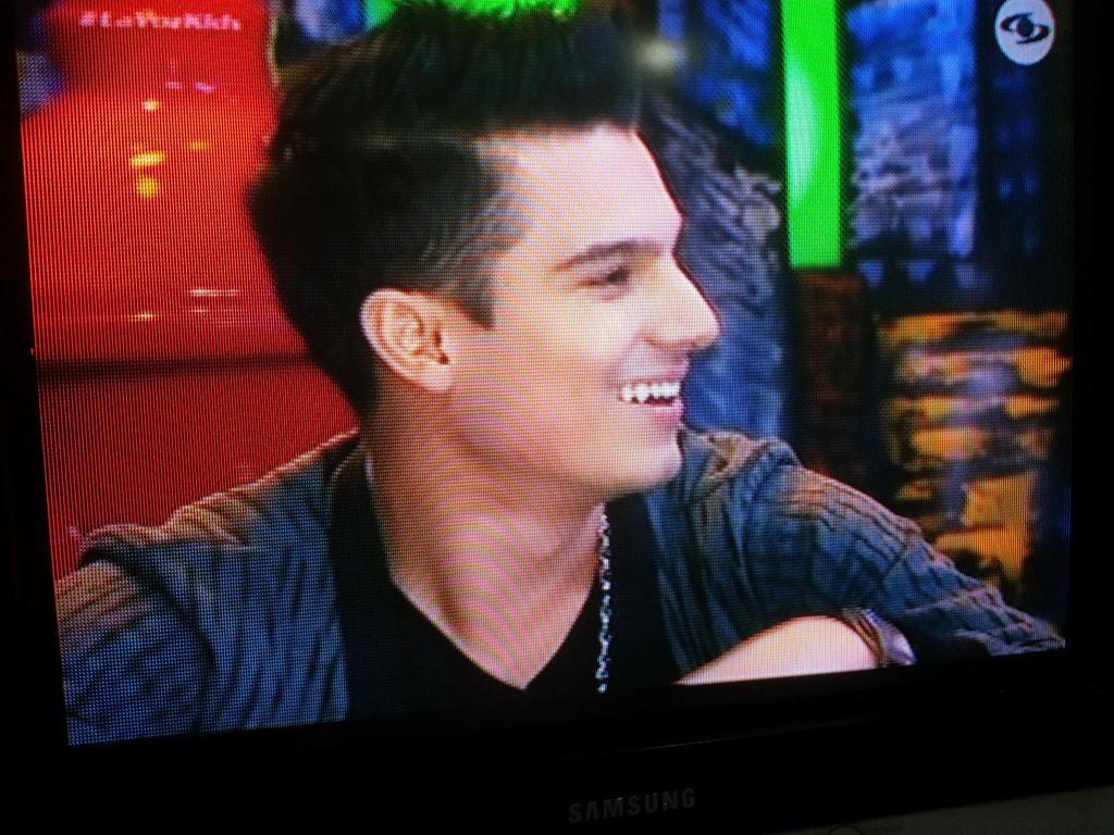 nayarith7's tweet photo. Esta es la curva que nos enamora en el scenario. @PipeBueno #LaVozKids https://t.co/FhWtNEBPsR