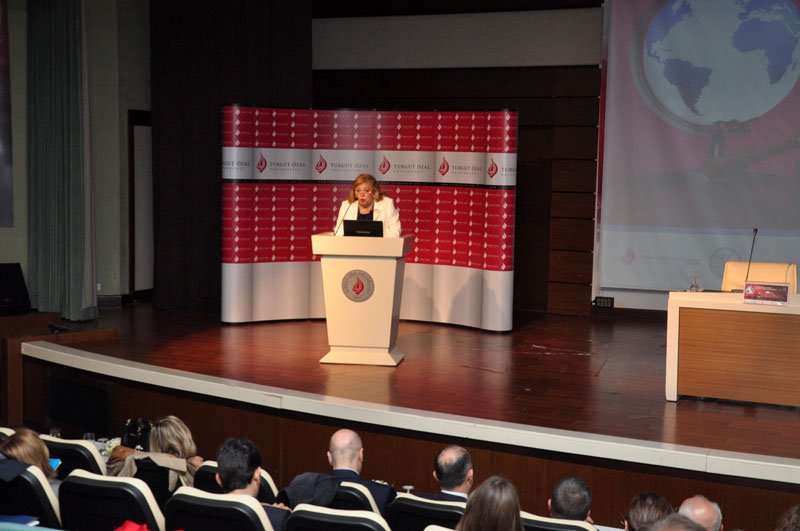 Uluslararası Hukuk ve Ulusal Politikalar Konferansı'ndan Kareler