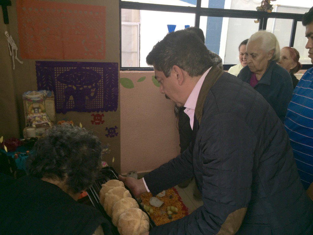 <a href="/Albergues/">albergues</a> montando su ofrenda de muertos <a href="/DelegacionBJ/">BJ</a> <a href="/Christianvonroe/">𝘾𝙝𝙧𝙞𝙨𝙩𝙞𝙖𝙣 𝙫𝙤𝙣</a> <a href="/vholmedos/">Víko Olmedo Savater</a> <a href="/LebrijaSu/">Susana Glez. Lebrija</a> #TradicionesMexicanas