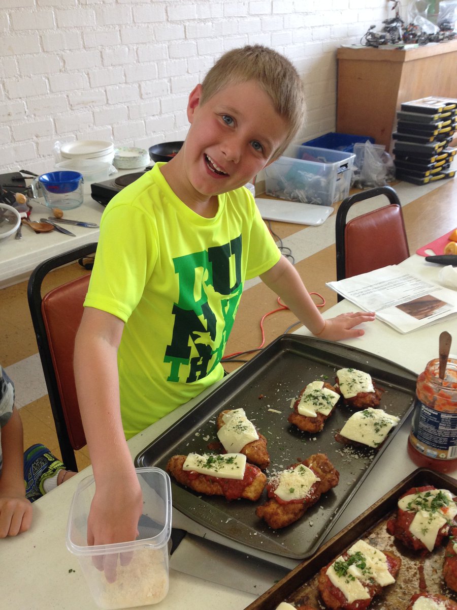 Made some tasting Chicken Parmesan at camp!  #cookingwithkids #Italianfood