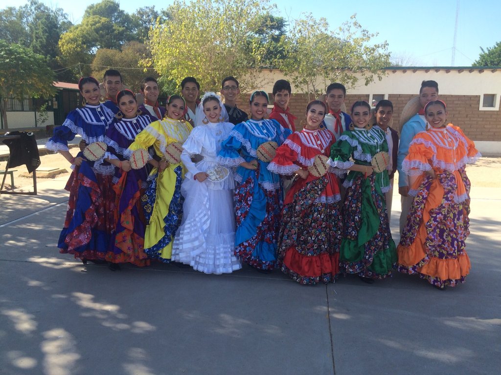 Sibared_AC's tweet photo. 1er Lugar en baile Regional en Concurso Regional, Nos espera #Morelos para el Nacional! #NayaritMestizo #Cbta90 https://t.co/gPE0dqKfVe