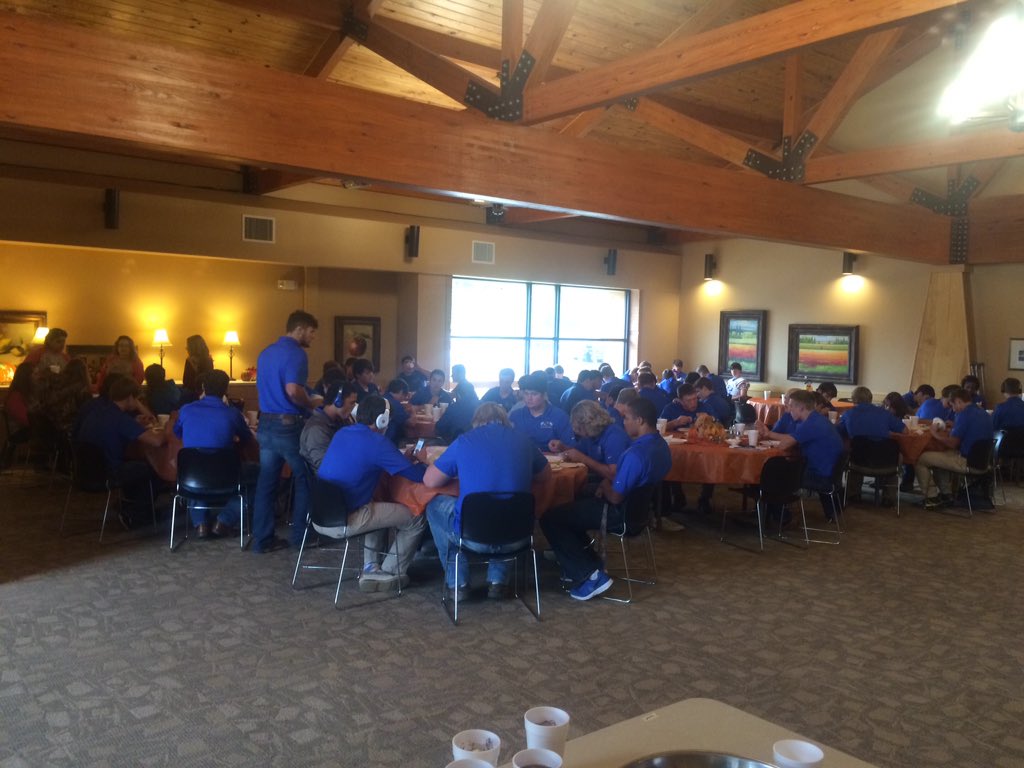SHSJacketFB's tweet photo. Big Thanks to 1st United Methodist of Sheridan for our pregame meal. #almostgrindtime https://t.co/ck0kU267dr