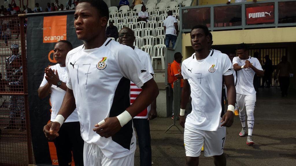 julietbawuah's tweet photo. Markers used to write numbers on warm up jerseys of local Black Stars? In this day and age? ππ #CHAN2016Q https://t.co/kdm40QPDYc
