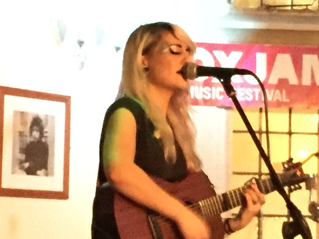 ForgottenBee's tweet photo. @StevieNBrown @phoenixsomerset @AcklandLucinda #OxjamTaunton great seeing so many artists with #forgottenbee badges https://t.co/20ghHEqSTt