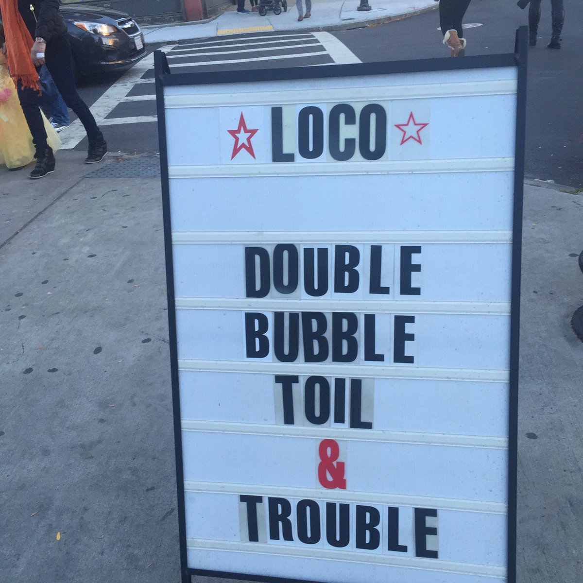 goes_2_eleven's tweet image. Maahgs &amp;amp; Oystahs #southie #weekending #caughtinsouthie #halloweeneve swarmapp.com/c/5SOw2eWCTre