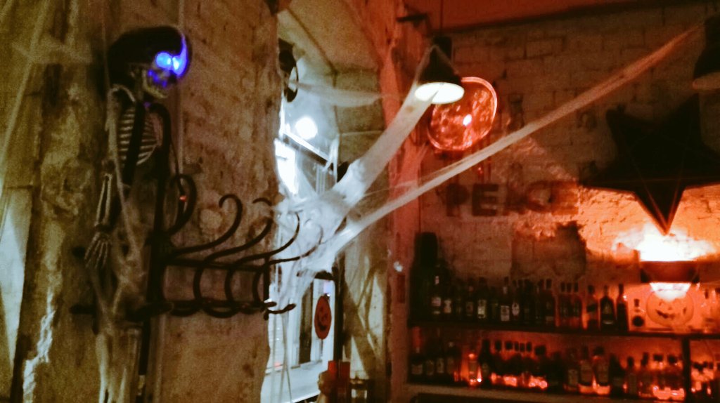asantiagoct's tweet photo. Comienza un fin de semana terrorífico en @Chaplin_CT #Halloween https://t.co/SH9aNZPz1M