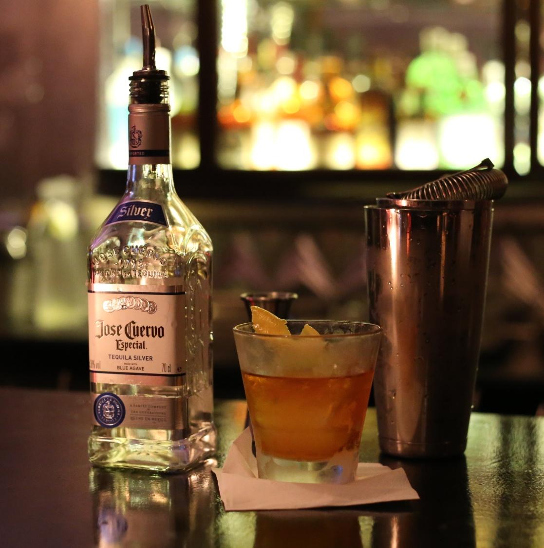 JoseCuervoUK's tweet photo. Upstairs at #hawkerhouse chilling with a Roberto Burns - Cuervo Silver, mezcal, benedictine &amp; vermouth. Stay classy. https://t.co/Ta7n5peHju